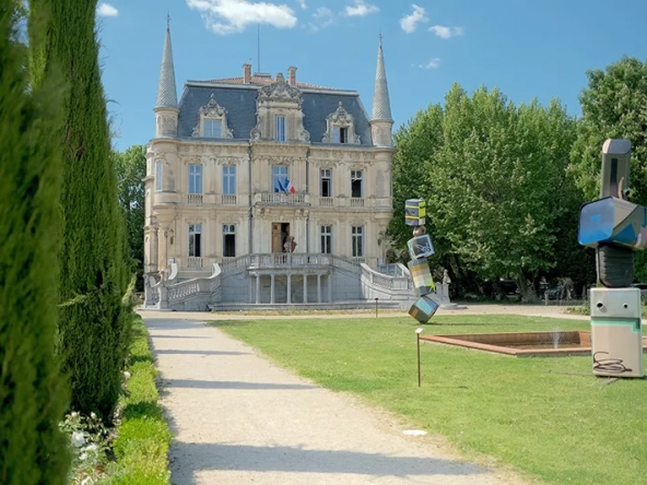 Courthezon. Une ville historique qui s’inscrit dans le présent.