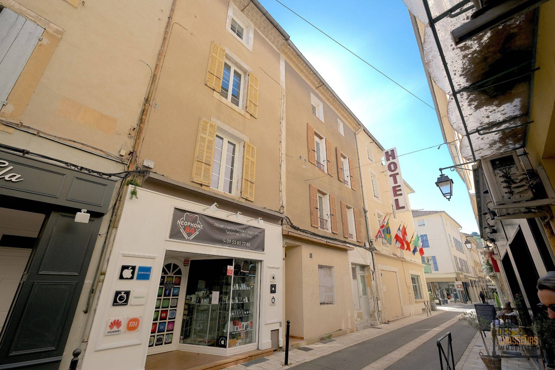 vente maison avec local commercial à Orange 84100
