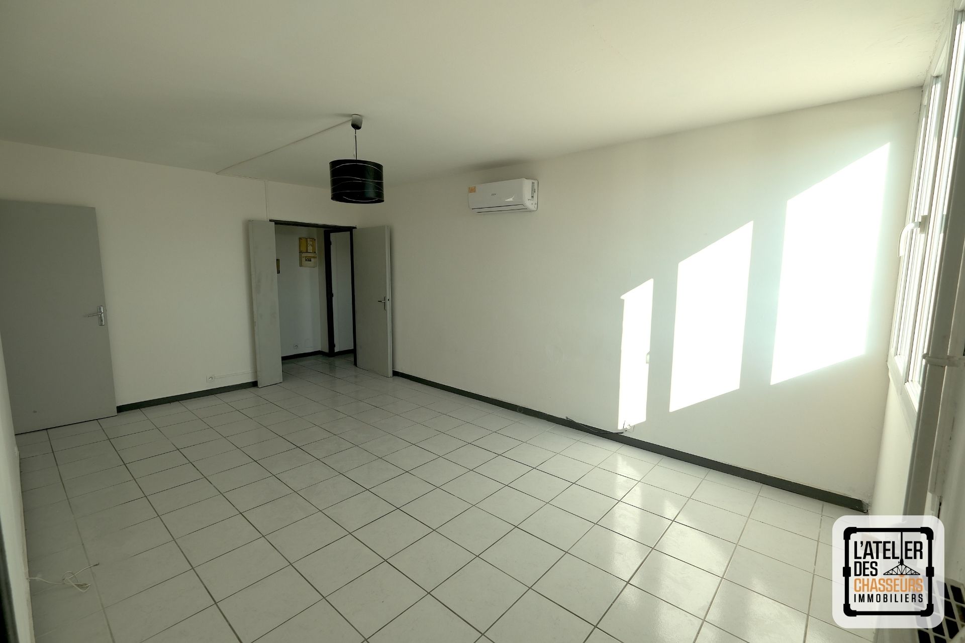 salon / séjour vente appartement orange 84100